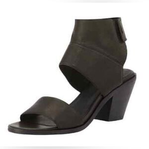 NWOT PAUL GREEN ANKLE BOOTIE